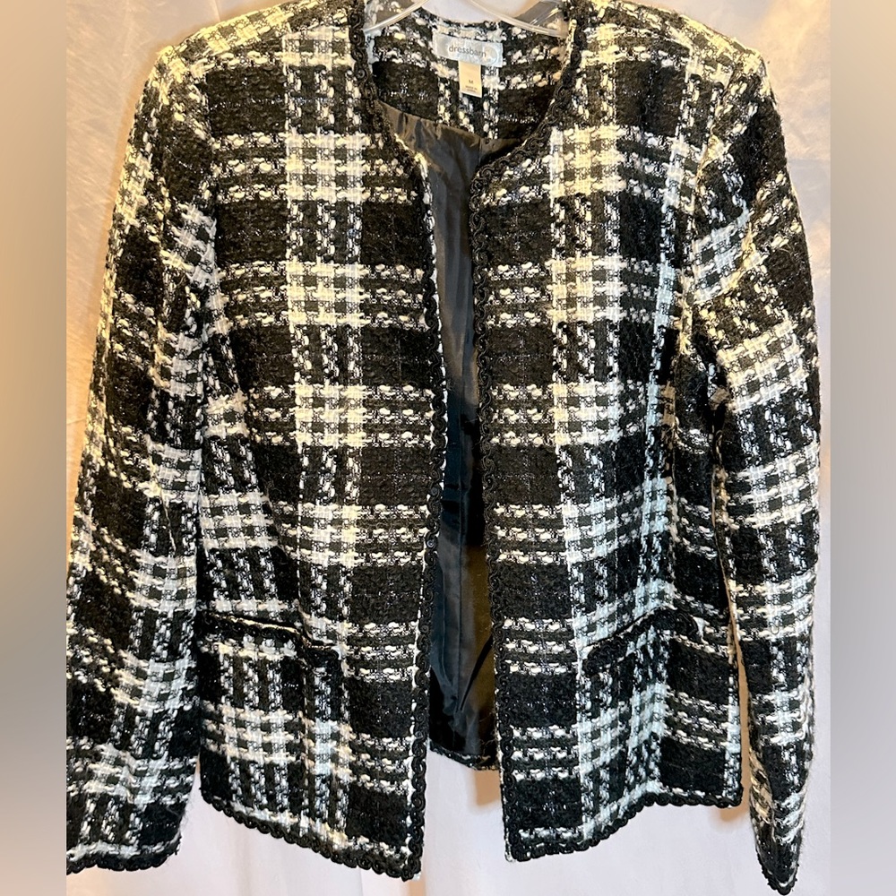 Cute Blazer with embellishments along the pocket cut out